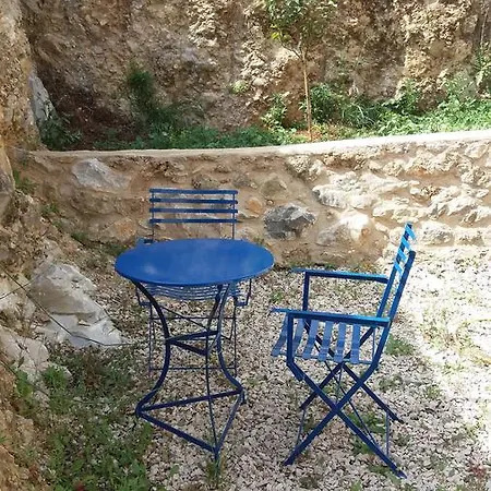 12 Lefktro House *