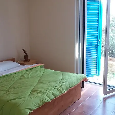 12 Lefktro House