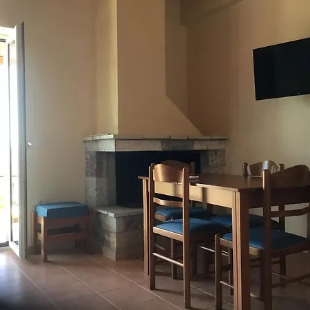 12 Lefktro House