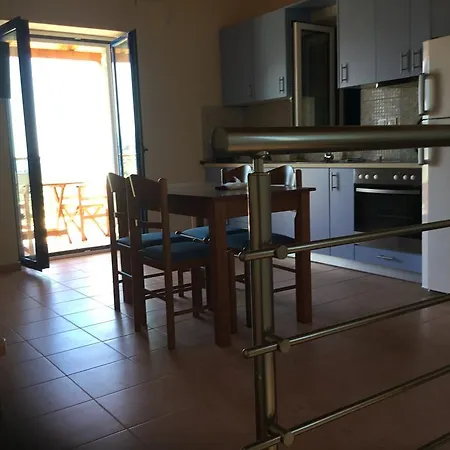 12 Lefktro House